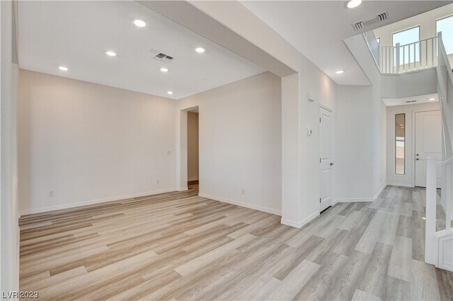 Foto del edificio - 8446 Hawks View St