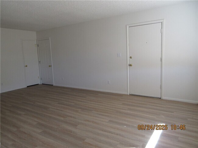 Foto del edificio - 2027 Wickieup Ave