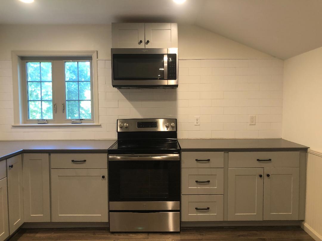 kitchen oven & microwave - 35633 Snickersville Tpke