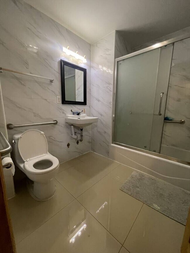 Building Photo - 6426 Queens Blvd