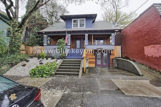 Building Photo - 2 Bed, 1 Bath Unit on Glisan Street