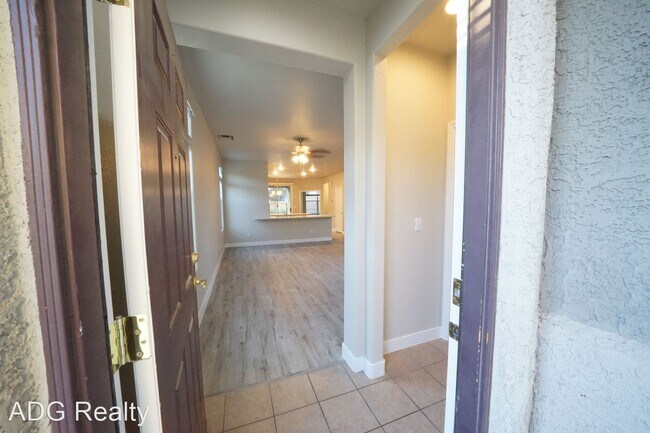Foto del edificio - 3 br, 2.5 bath House - 8995 College Green St
