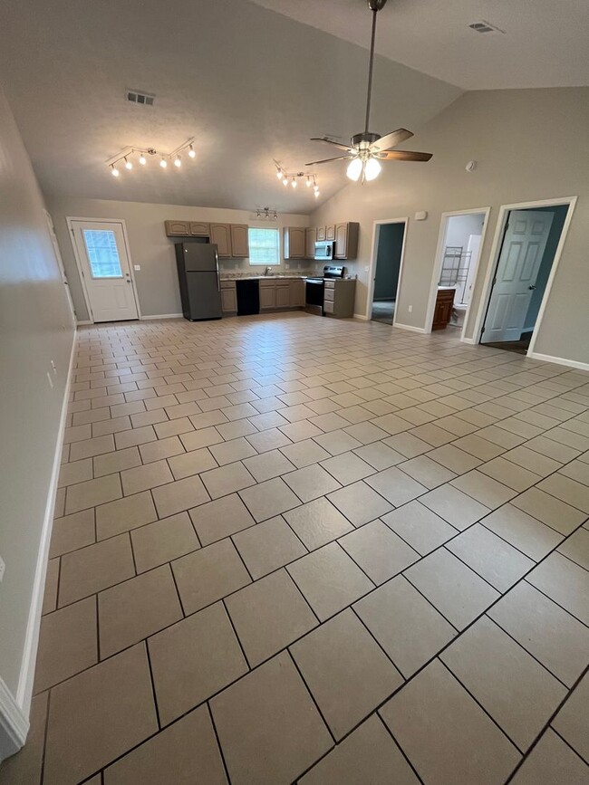 Building Photo - Location & Convenience!!!