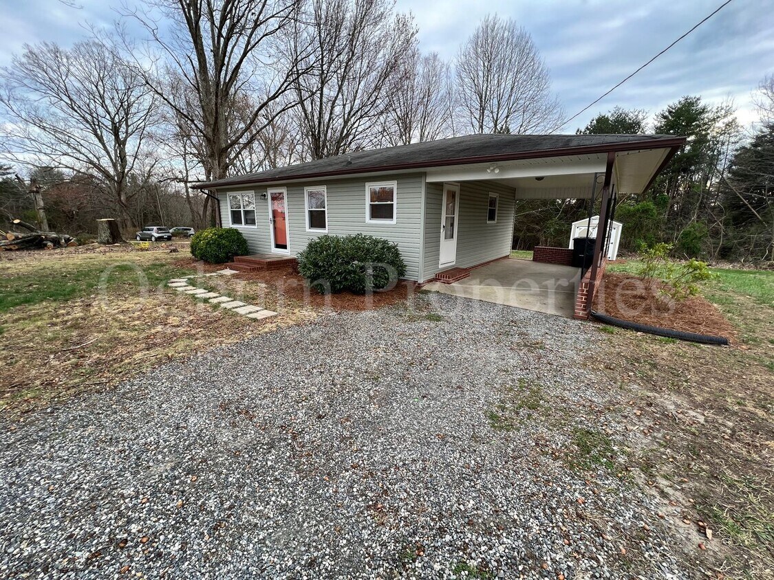Primary Photo - 208 Willow Creek Rd-2BR/1BA-Kernersville H...