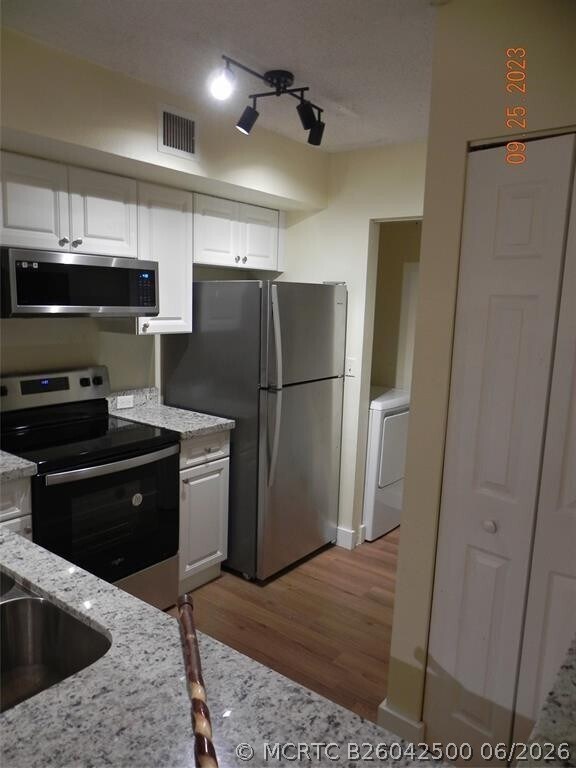 Building Photo - 577 SW 111th Ln