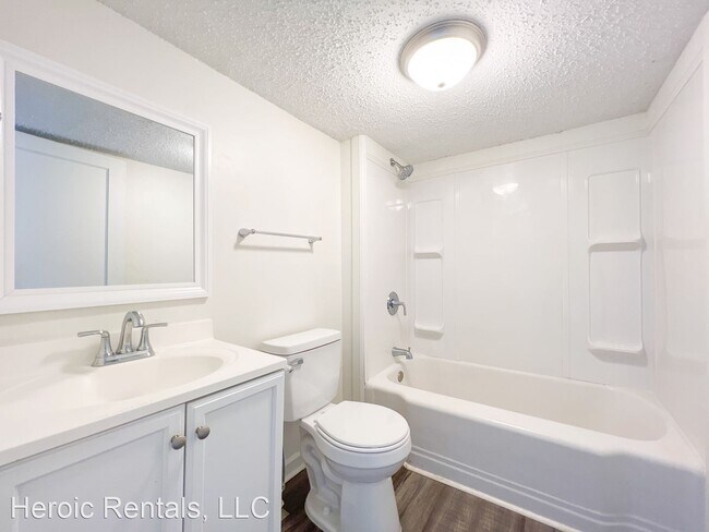 Building Photo - 3 br, 1 bath House - 390 Farley Street
