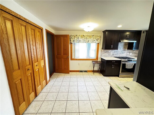 Foto del edificio - 13 Satinwood Dr