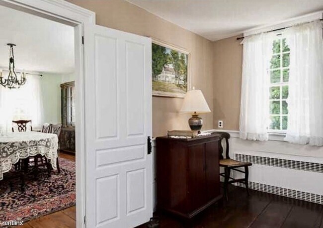 Building Photo - 4 br, 2 bath House - 455 East St