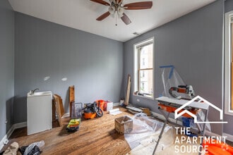Building Photo - 533 W Wrightwood Ave