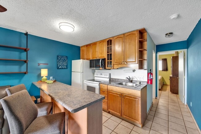 Building Photo - Kihei Manor #202 – Furnished 1BR Condo Steps from The Cove!
