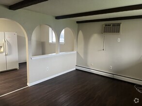 Building Photo - 194 Mead St