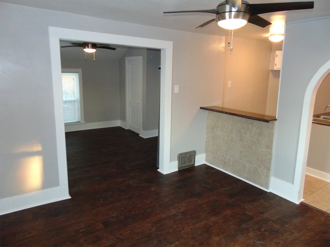 Building Photo - 326 S Quincy St