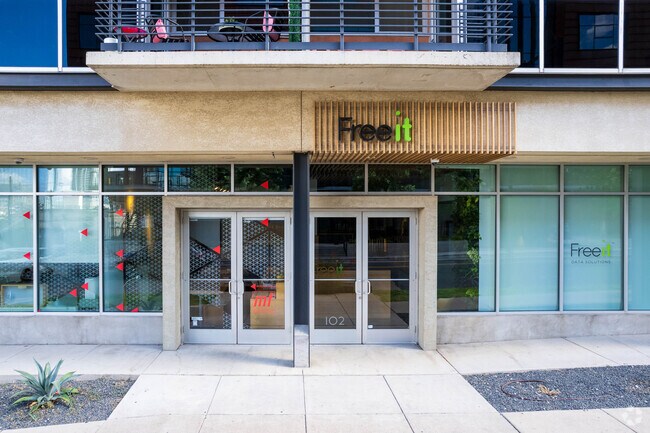 Foto del edificio - 6th & Brushy
