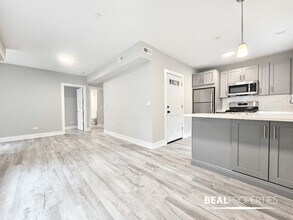 Building Photo - 1133 Oak Ave