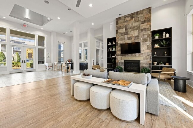 Building Photo - Legacy Lake Norman