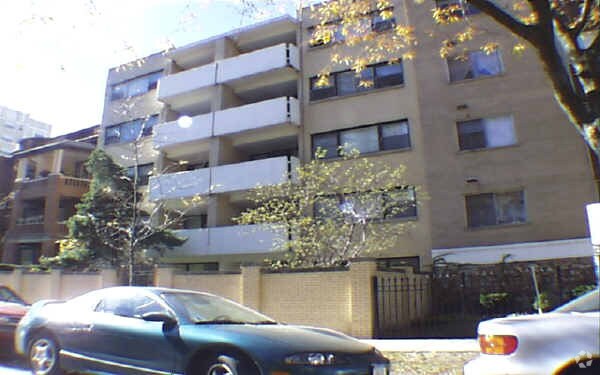 Foto del edificio - 5616 N Kenmore Ave