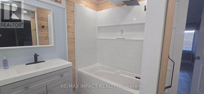 Photo du bâtiment - 147 Yacht Dr