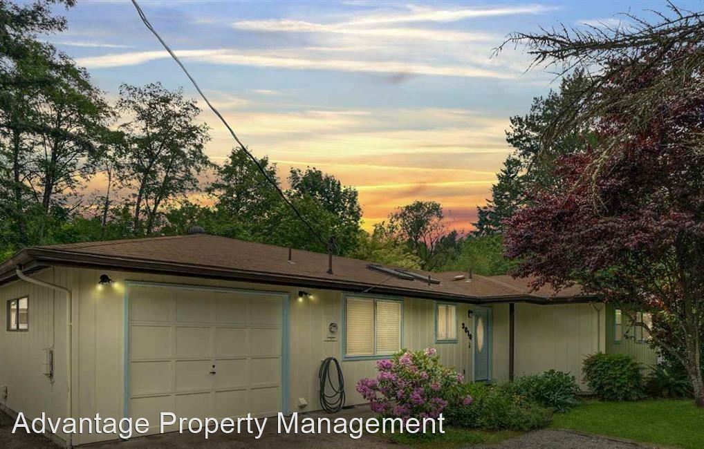 Foto principal - 4 br, 1.5 bath House - 3010 NW Walnut Blvd