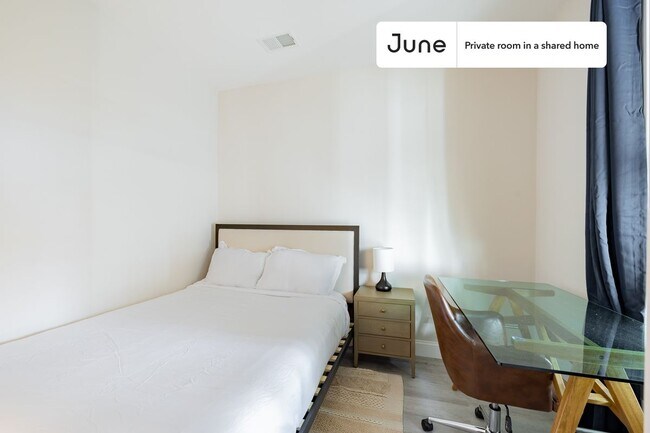 Foto del edificio - Private bedroom in 5 bed/2 bath Home