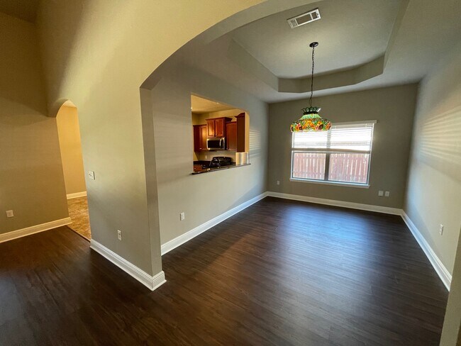 Dining - 3068 Palm St