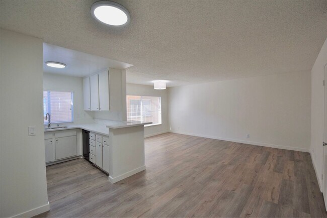 Foto del edificio - 21350 Parthenia St