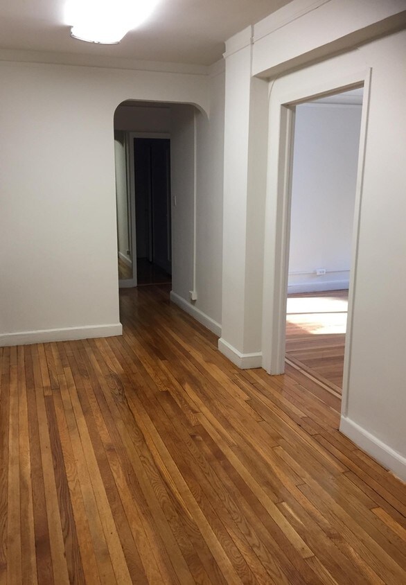 Foto principal - 8 E 48th St
