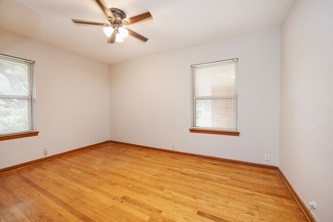 Foto del edificio - 1018 W 31st St
