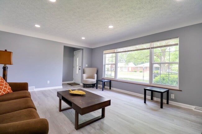 Foto del edificio - 2 bedroom 2 bath brick ranch