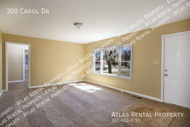 Foto del edificio - 300 Carol Dr