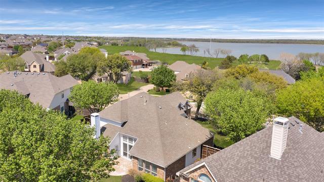 Building Photo - 1530 Parkview Dr