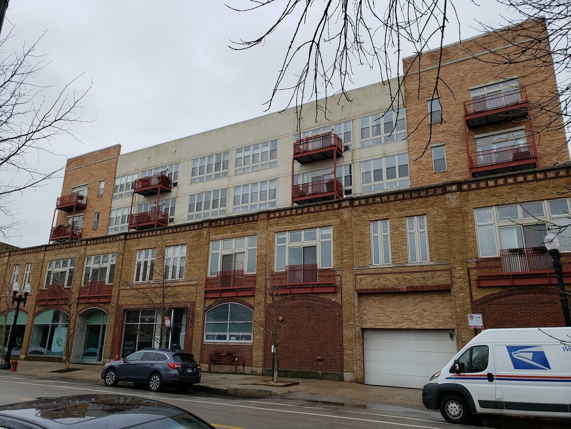Primary Photo - 1225 W Morse Ave