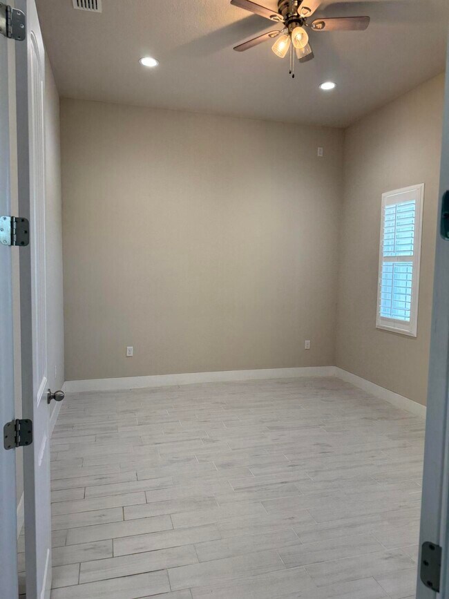 Building Photo - 2972 Edington Dr