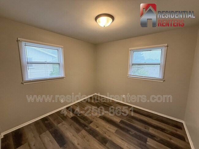 Foto del edificio - 5826 N 117th St
