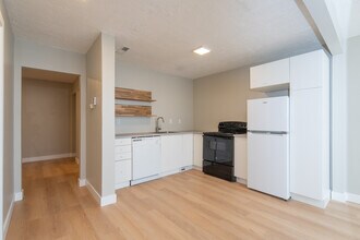 Building Photo - 2527 Porter Ave