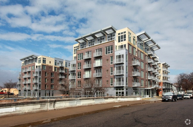 Building Photo - Flux Apartments