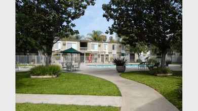 The Grove Apartments photo'