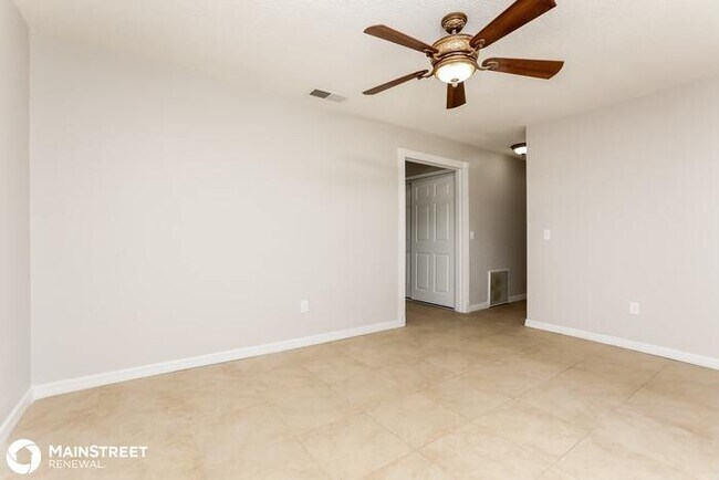 Foto del edificio - 1036 Aaron Dr, Deltona, FL 32725