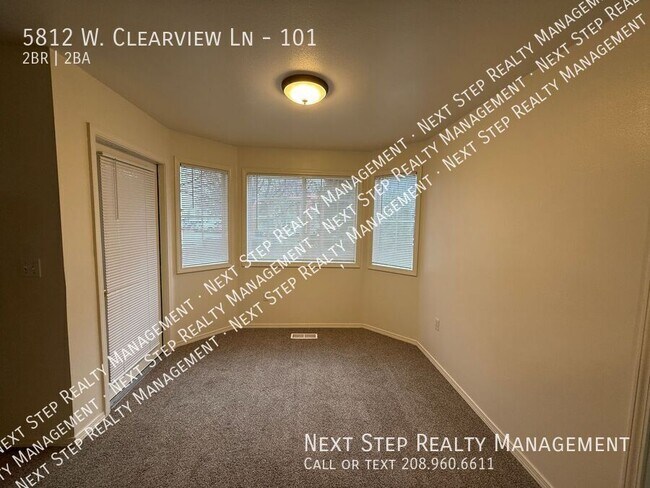Foto del edificio - 5812 W Clearview Ln