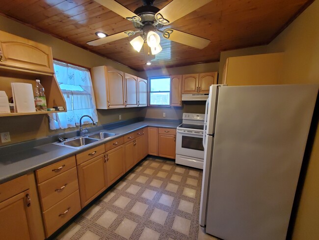 1st Floor, Kitchen - 55 Wood St