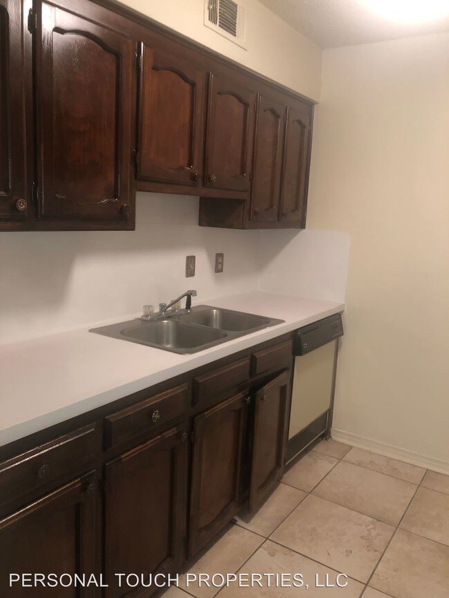 Building Photo - 8125 Bayou Fountain Ave