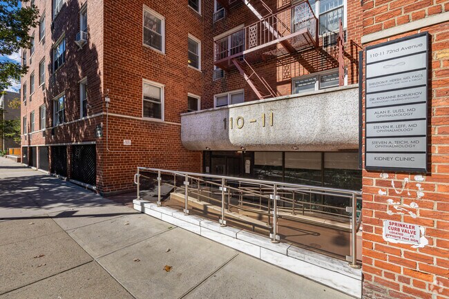 Entrada del edificio - Barclay Plaza North