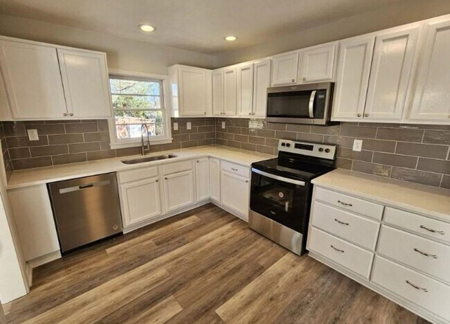 Foto del edificio - Spacious 4BR House in Columbus