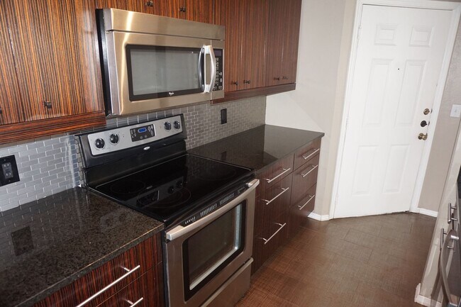 Building Photo - Beautifully Upgraded 2/2 in Residences at Sabal Point