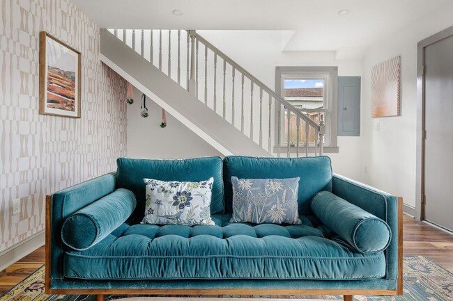 Building Photo - 3BR/2BA Townhome Downtown