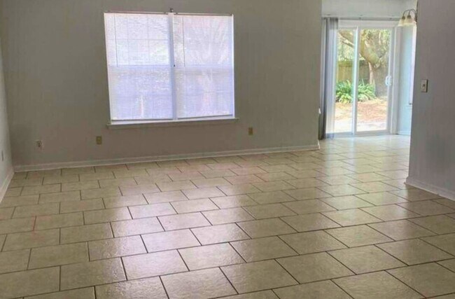 Foto del edificio - Prime Location! 4-Bedroom Home with Fenced Yard – Minutes from I-95 & Kings Bay