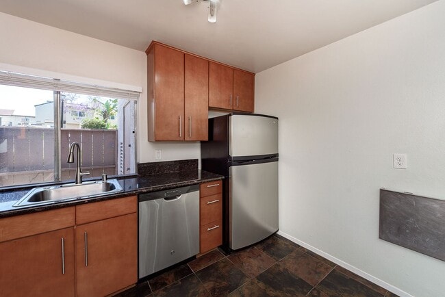 Building Photo - Amazing, Quiet University City Condo For Rent
