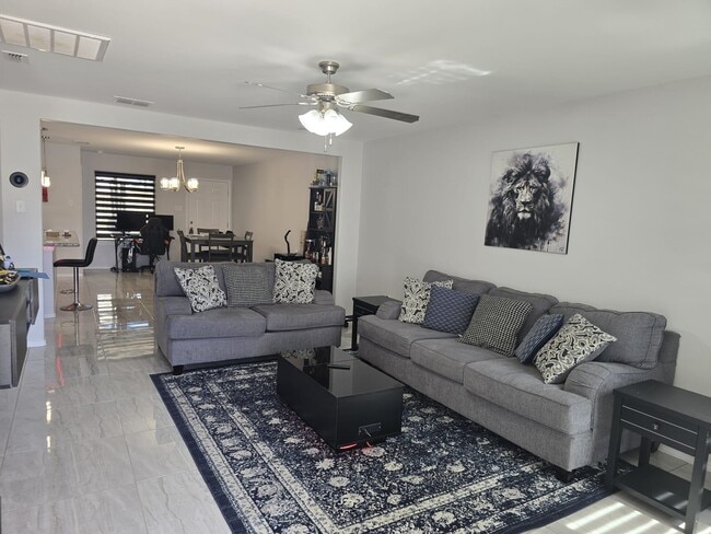 Building Photo - 5807 Seminario Ln