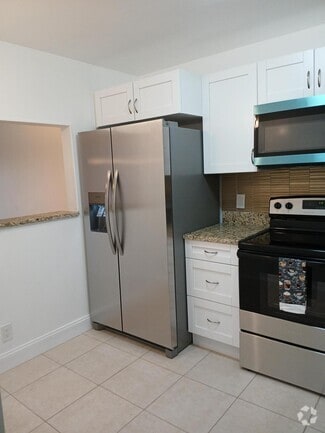 Building Photo - 4760 Lucerne Lakes Blvd E