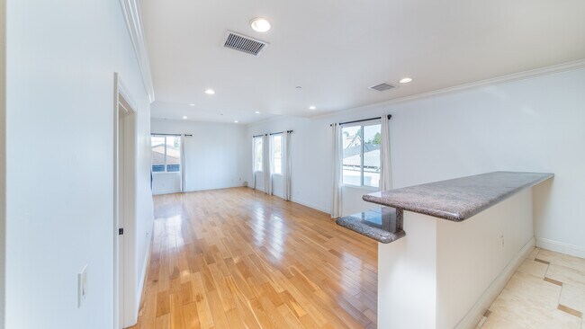 Foto del edificio - 2470 S Centinela Ave