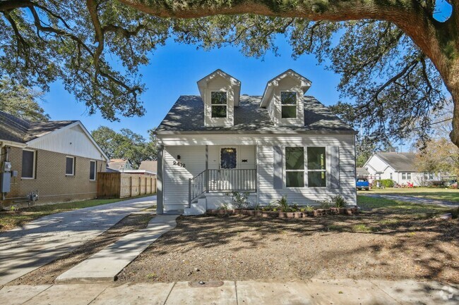 Building Photo - 2412 Jackson Blvd